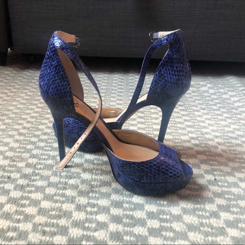 Vince Camuto Platform Heels Sakeskin